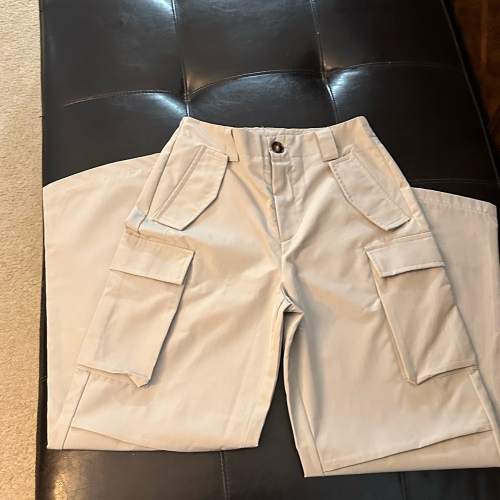 Women’s pants. New no tags.